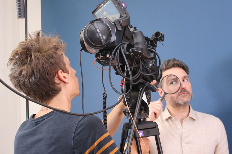 cadreur et acteur sur un tournage