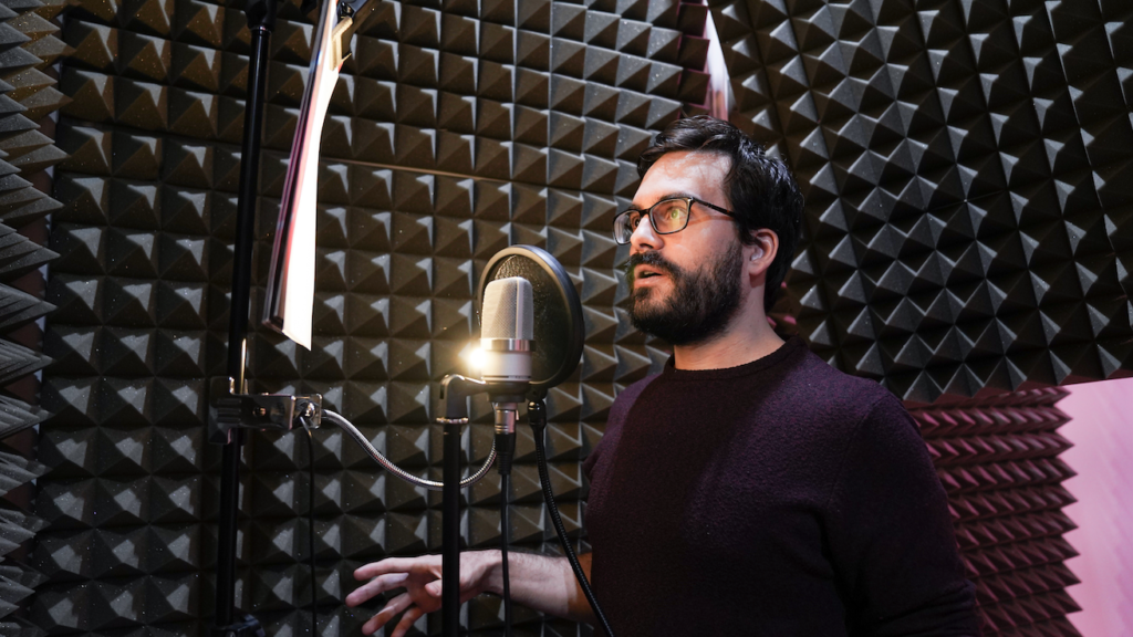 acteur voix off pour vidéo en motion design