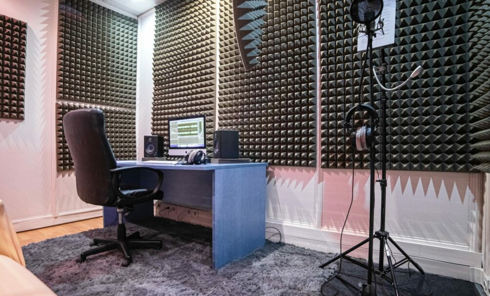 studio voix off